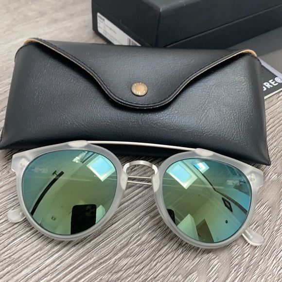 Retrosuperfuture Giaguaro frame matte translucent main image 6